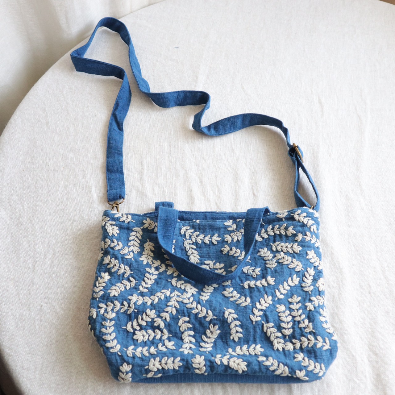 泰國藍染布手工刺繡小草包