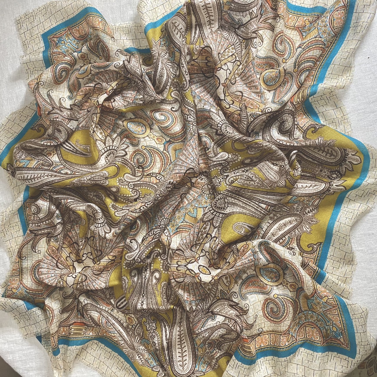 絲綢感輕軟羊毛方巾_曙日草履